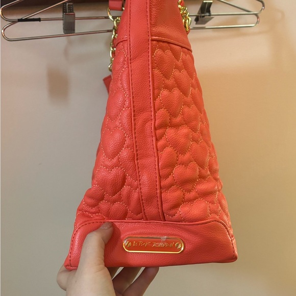 2010s Betsey Johnson EUC Quilted Red Heart Shoulder Bag - Picture 6 of 7